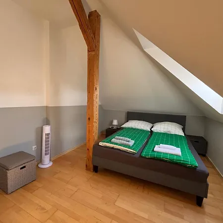 Pensión Doppelzimmer, Tv- Bad, Kühlschrank- Parkplatz-17 3*