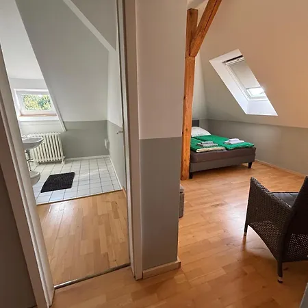 Pensión Doppelzimmer, Tv- Bad, Kühlschrank- Parkplatz-17 3*