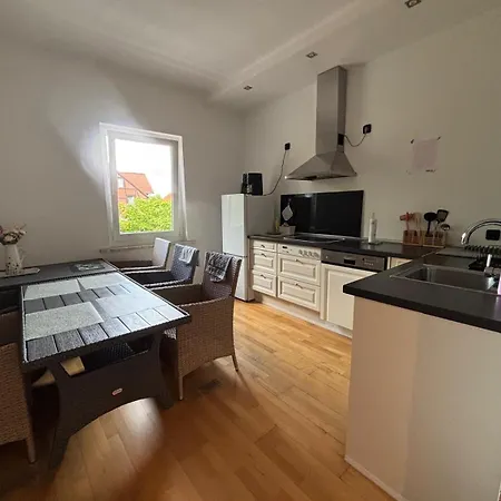 Pensión Doppelzimmer, Tv- Bad, Kühlschrank- Parkplatz-17 3*